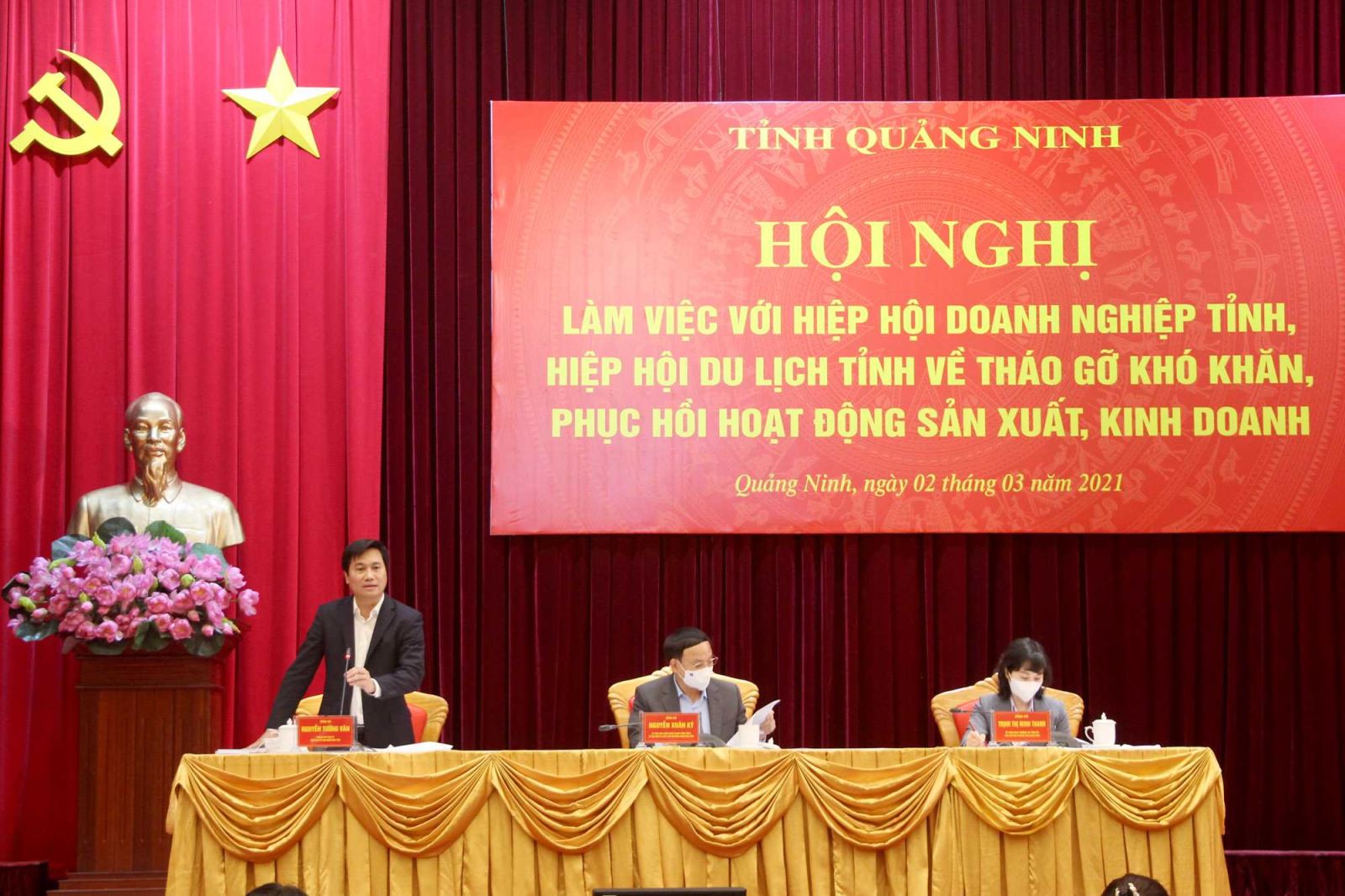Lãnh đạo tỉnh Quảng Ninh chia sẻ với các khó khăn, vướng mắc của cộng đồng doanh nghiệp