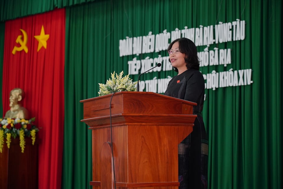 Phó Bí thư Thường trực Tỉnh uỷ, Trưởng Đoàn ĐBQH tỉnh Bà Rịa - Vũng Tàu Nguyễn Thị Yến phát biểu tại hội nghị