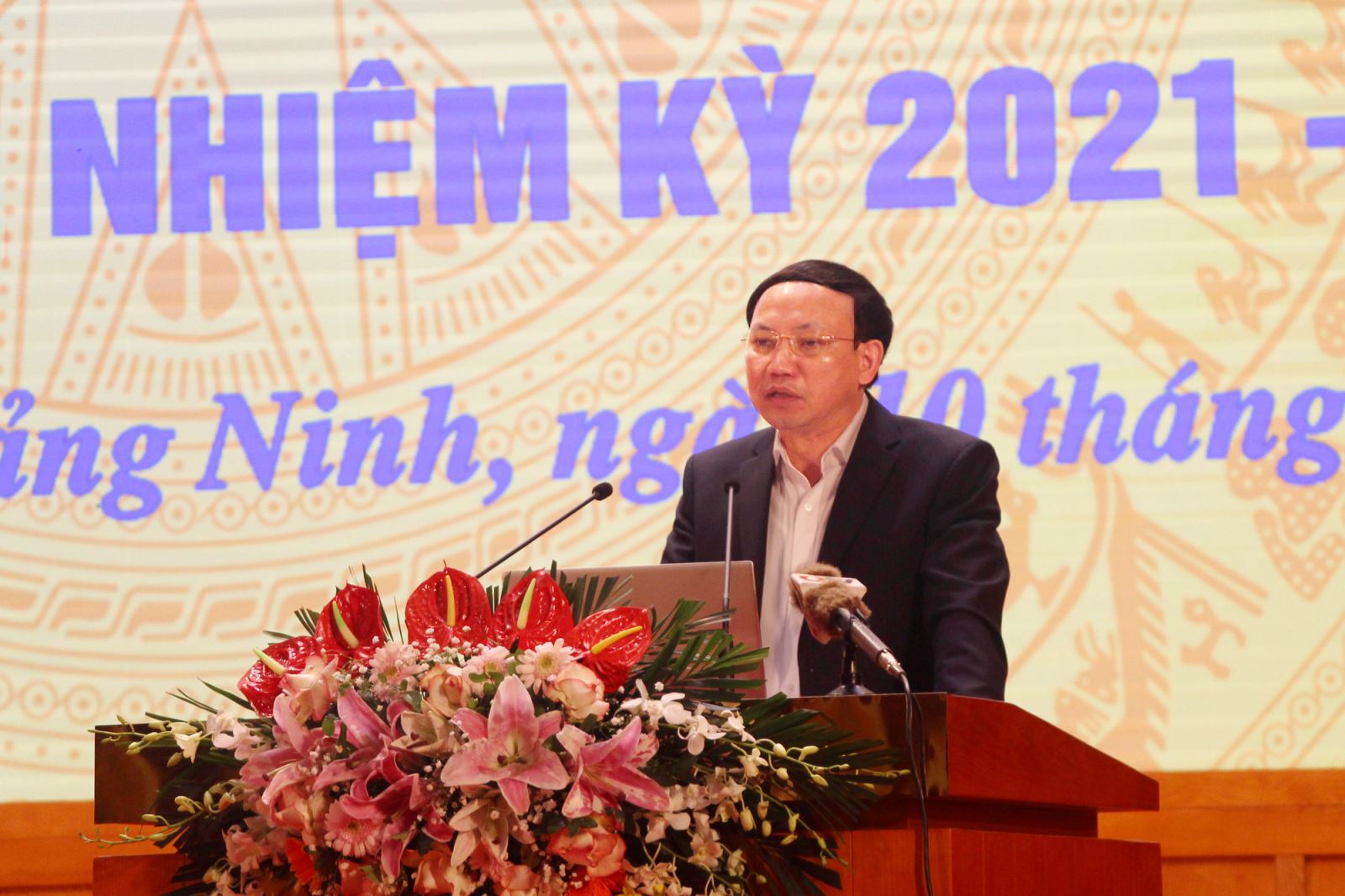 Ủy viên Trung ương Đảng, Bí thư Tỉnh ủy, Chủ tịch HĐND tỉnh Nguyễn Xuân Ký phát biểu khai mạc hội nghị.