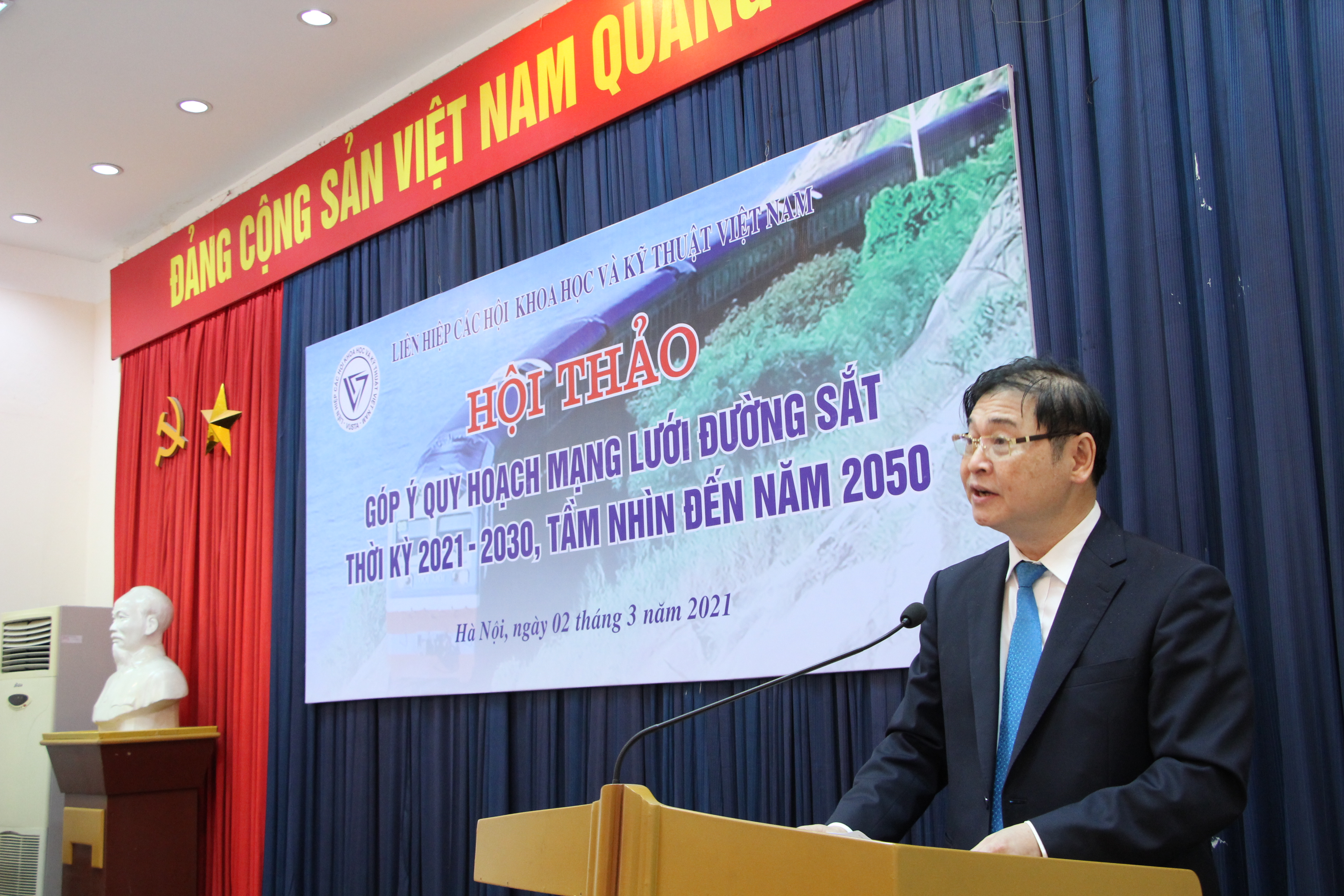 	Chủ nhiệm Ủy ban Khoa học, Công nghệ và Môi trường, Chủ tịch Liên hiệp hội khoa học và kỹ thuật Việt Nam Phan Xuân Dũng phát biểu tại hội thảo