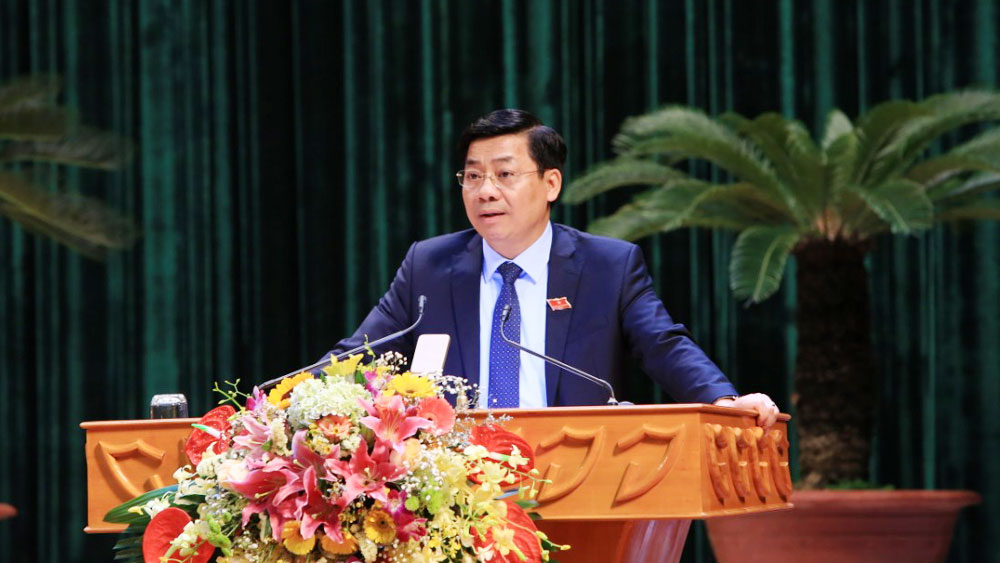Bí thư Tỉnh ủy, Chủ tịch HĐND tỉnh Dương Văn Thái phát biểu khai mạc kỳ họp.
