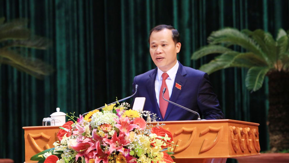 Phó Chủ tịch Thường trực UBND tỉnh Mai Sơn trình bày báo cáo tổng kết công tác của UBND tỉnh nhiệm kỳ 2016-2021.