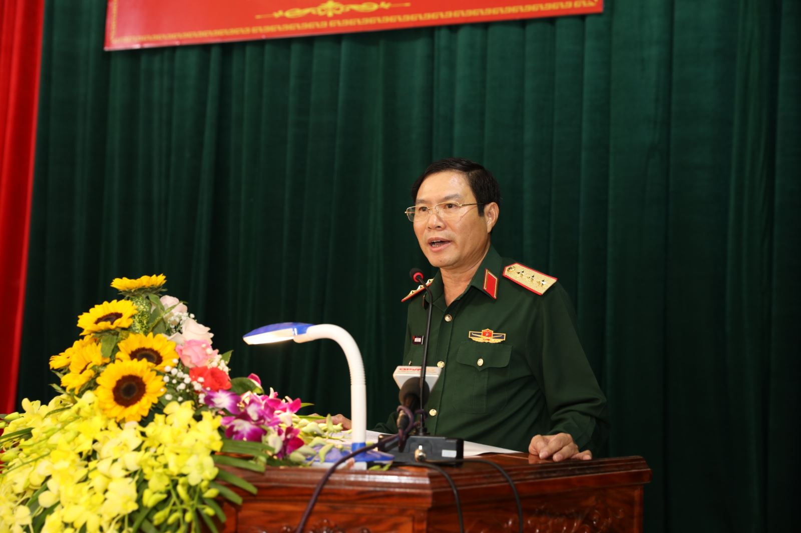 Thứ trưởng Bộ Quốc phòng Nguyễn Tân Cương phát biểu tại Hội nghị - Ảnh: Khánh Toàn