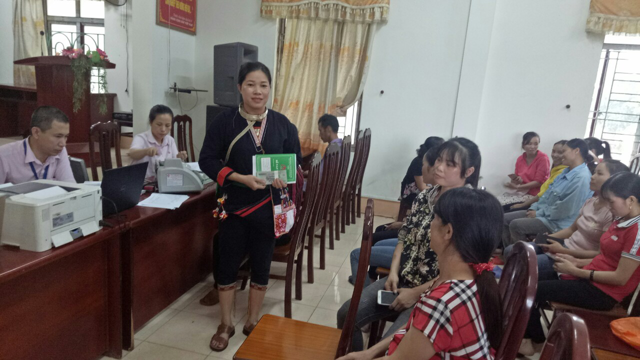 Giải ngân vốn cho các đối tượng chinhs ách trên địa bàn huyện Ba Vì, Hà Nội.