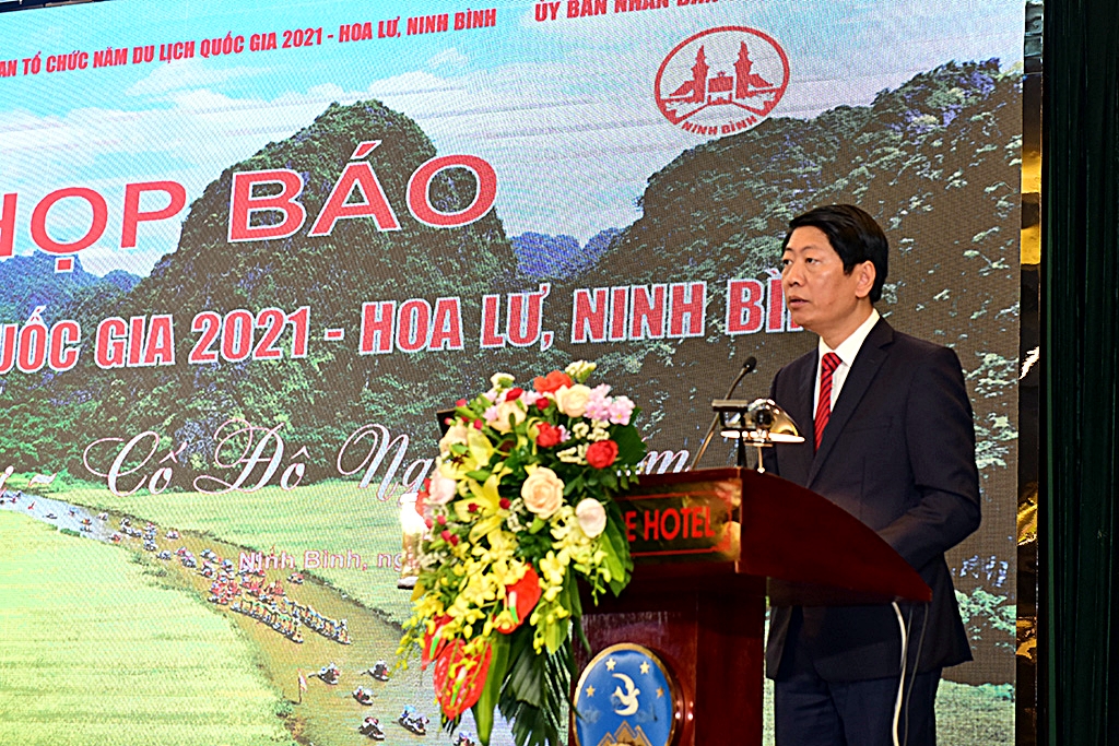 	Phó Chủ tịch UBND tỉnh Ninh Bình Trần Song Tùng phát biểu tại họp báo