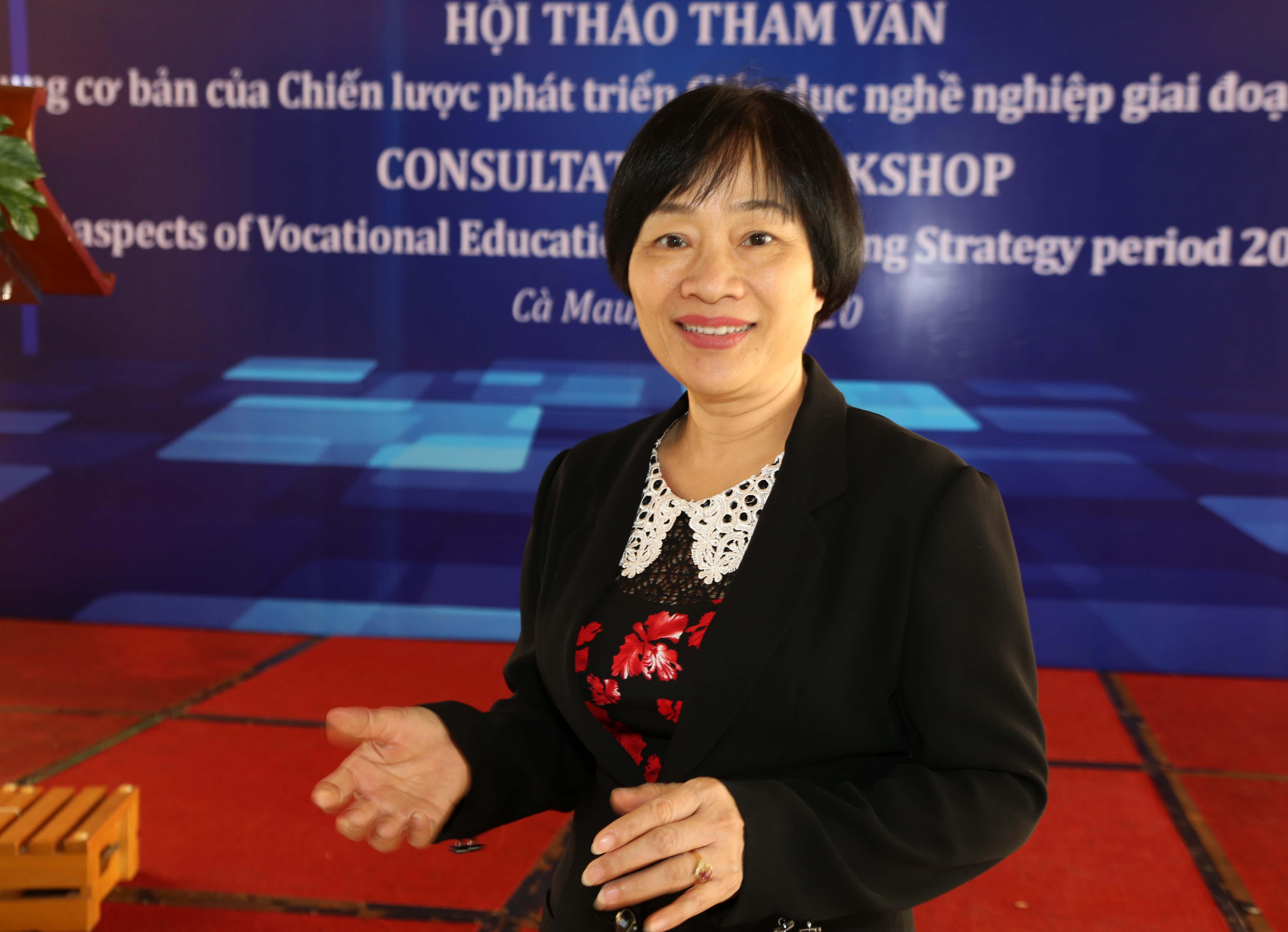 	TS Nguyễn Thị Hằng, Hiệu trưởng Trường Cao đẳng Kỹ Nghệ II
