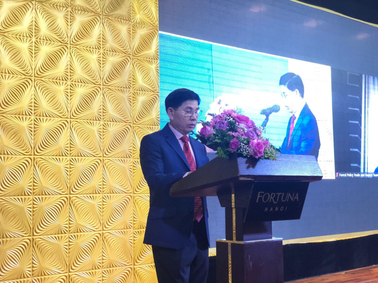 Chủ tịch Hiệp hội gỗ và lâm sản Việt Nam ĐỖ Xuân Lập phát biểu tại hội thảo