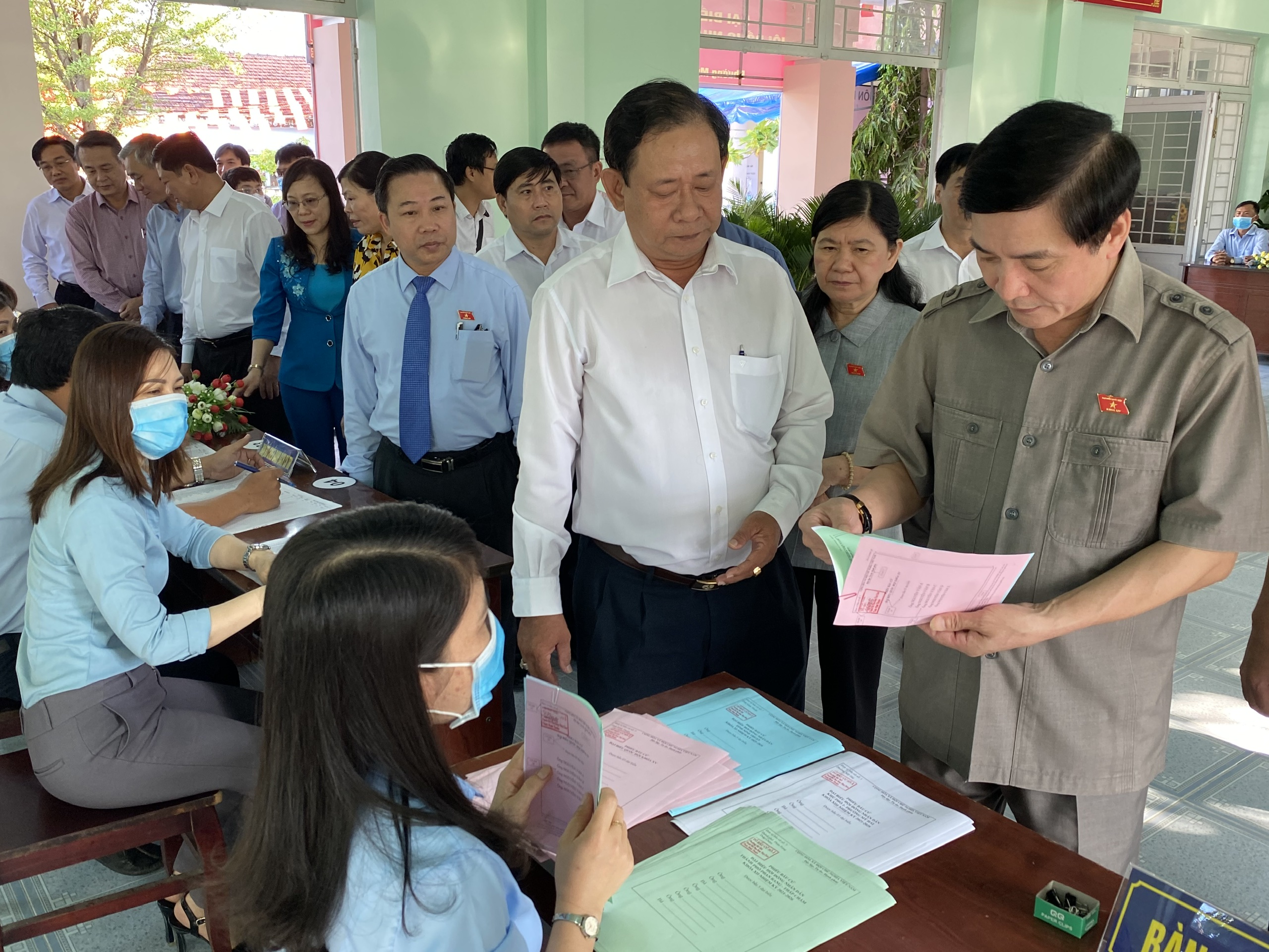 	Chủ nhiệm Văn phòng Quốc hội Bùi Văn Cường kiểm tra công tác chuẩn bị bầu cử tại phường Mỹ Hải