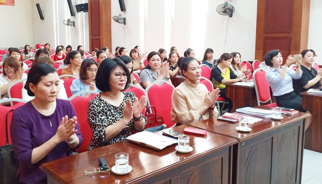 Các đại biểu tham dự Hội nghị tập huấn Bồi dưỡng kiến thức, kỹ năng cho nữ ứng cử viên lần đầu tham gia ứng cử đại biểu HĐND thành phố Hà Nội nhiệm kỳ 2021 - 2026 . ẢNH L. HỢP