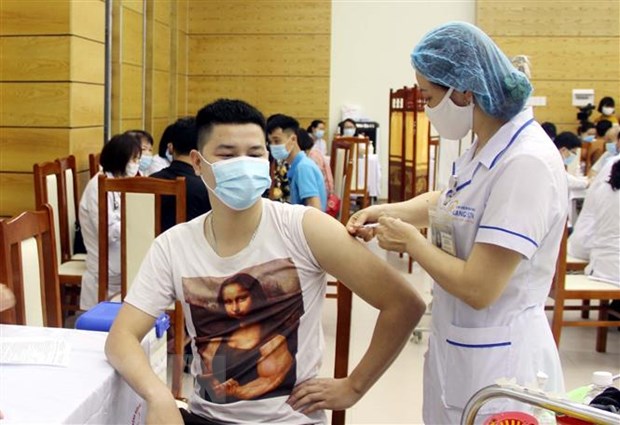 Tiêm vaccine ngừa COVID-19 tại Bệnh viện Đa khoa tỉnh Lạng Sơn. 