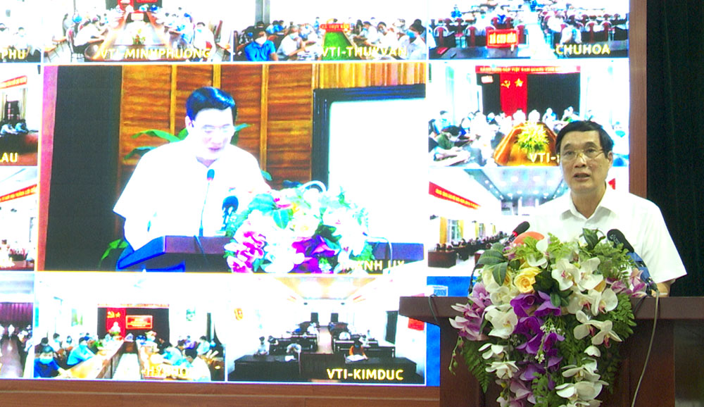 Bì thư Tỉnh ủy Bùi Minh Châu trình bày chương trình hành động của mình trước cử tri thành phố Việt Trì