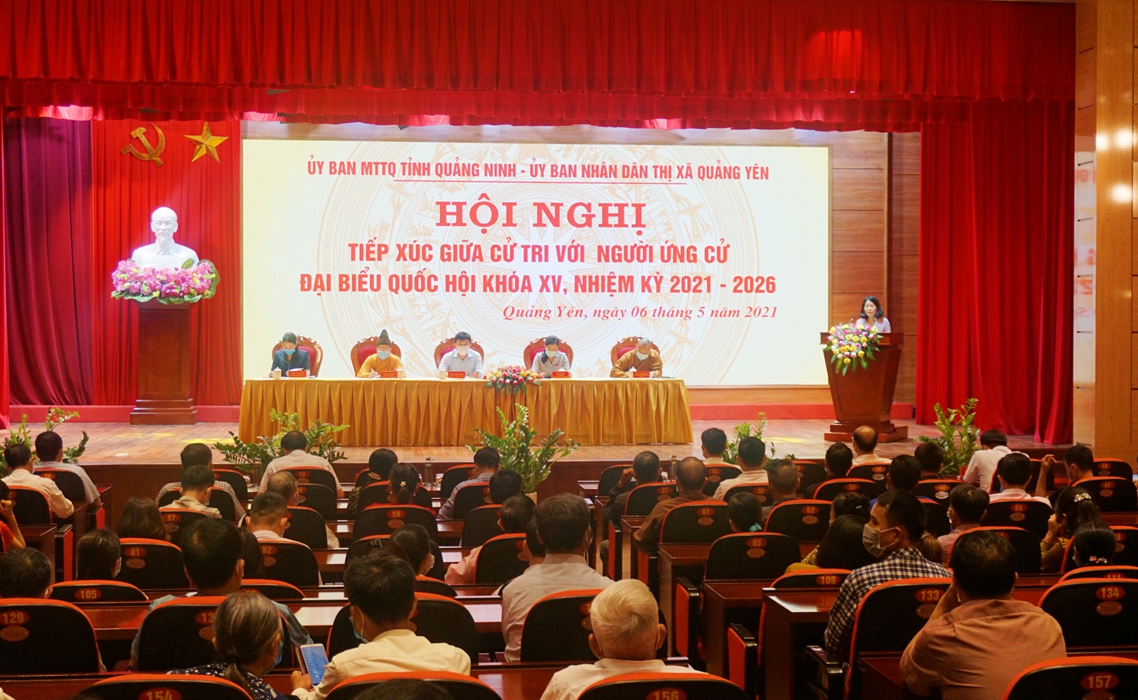 Toàn cảnh hội nghị tiếp xúc cử tri tại thị xã Quảng Yên