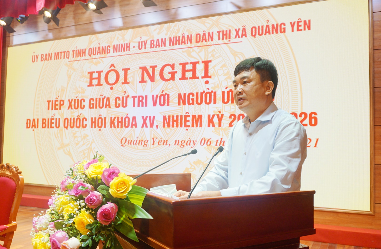 Ông Ngô Hoàng Ngân, Phó Bí thư Thường trực Tỉnh ủy, ứng cử ĐBQH khóa XV, nhiệm kỳ 2021-2026, phát biểu tại buổi tiếp xúc.