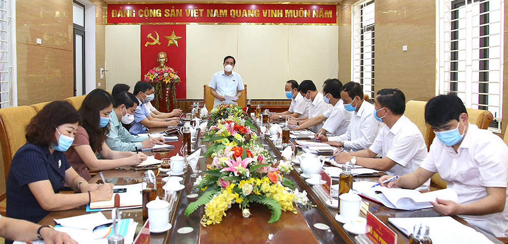Bí thư Tỉnh ủy Bùi Minh Châu phát biểu tại buổi kiểm tra công tác bầu cử tại huyện Hạ Hòa