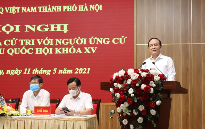 Phó Bí thư Thành ủy, Bí thư Đảng đoàn, Chủ tịch HĐND thành phố Hà Nội phát biểu tại buổi tiếp xúc