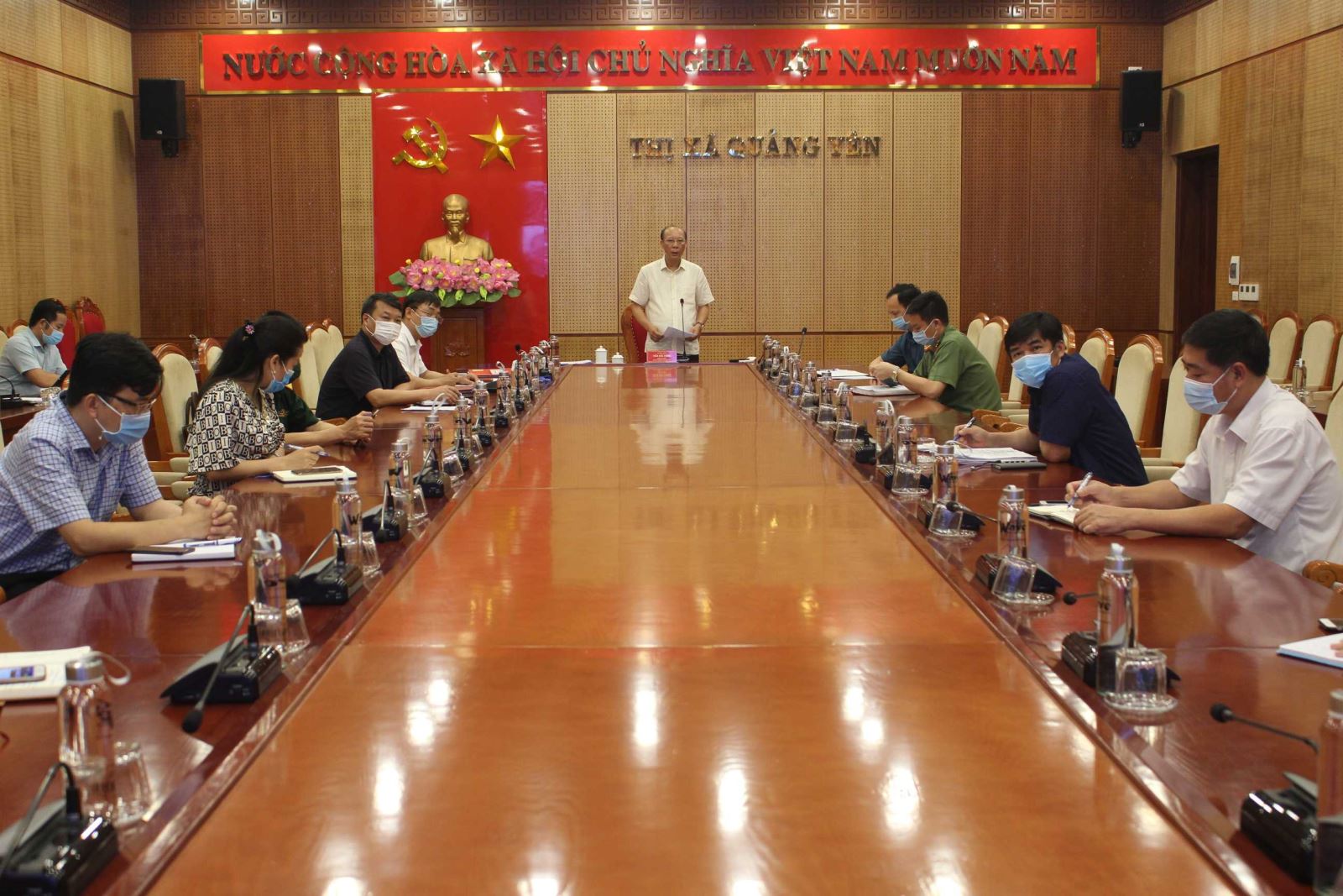 Chủ tịch UBND thị xã Quảng Yên Trần Đức Thắng chủ trì cuộc họp tiếp tục chủ động triển khai các biện pháp cấp bách phòng, chống dịch Covid – 19 trong tình hình mới.