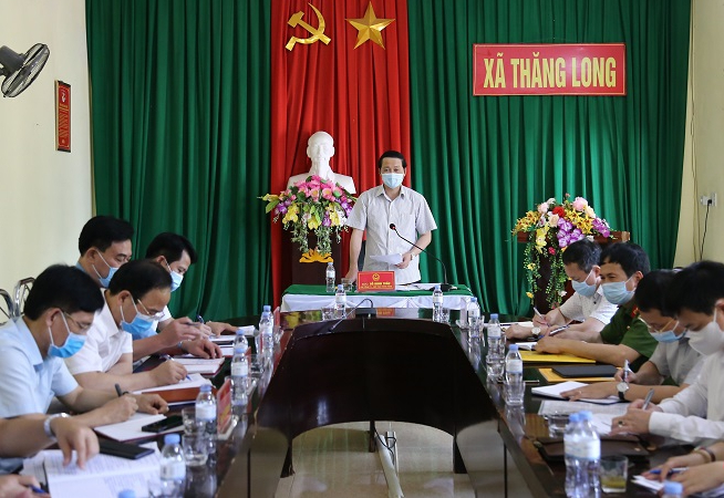 Chủ tịch UBND tỉnh Đỗ Minh Tuấn phát biểu kết luận buổi làm việc.