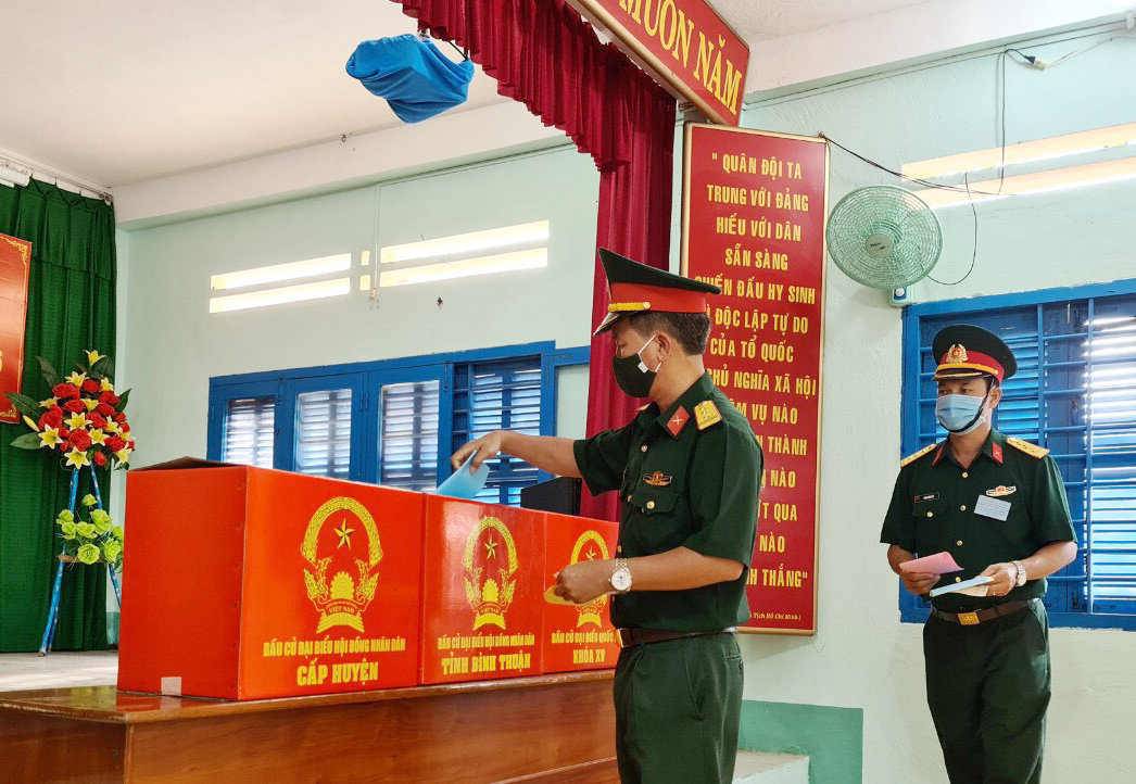 Ban chỉ huy Quân sự huyện Phú Quý thực hiện quyền công dân