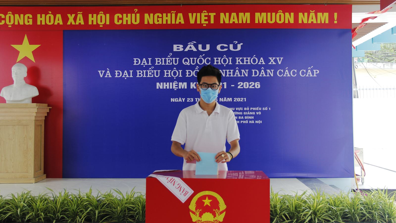 Củ tri Nguyễn Xuân Thủy tại Tổ dân phố số 1, phường Giảng Võ lần đầu đi bỏ phiếu
