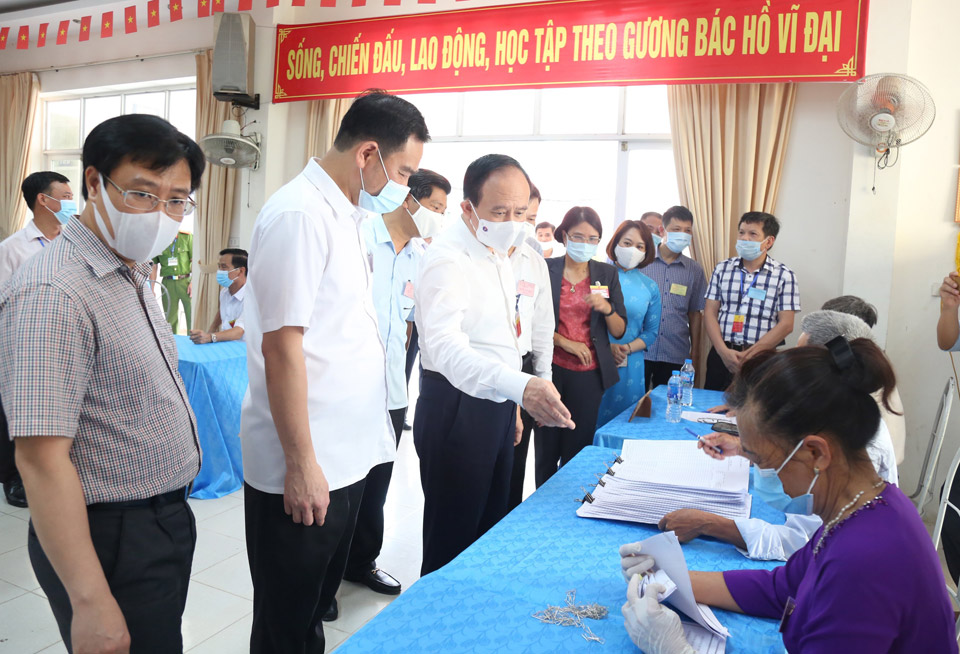 Chủ tịch UBBC thành phố Nguyễn Ngọc Tuấn kiểm tra tiến độ thực hiện bầu cử tại huyện Thường Tín