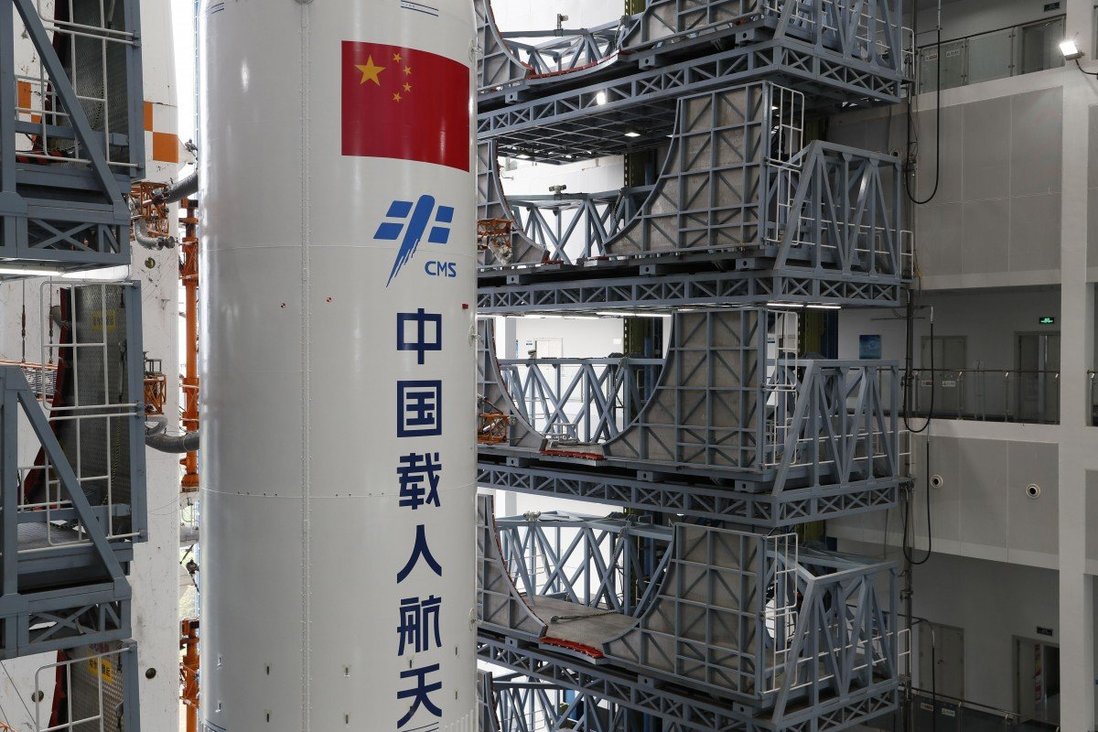 	Module cốt lõi của trạm vũ trụ Thiên Hà và tên lửa Long March-5B Y2 của Trung Quốc được chụp vào tháng 4 tại khu vực phóng của Bãi phóng tàu vũ trụ Văn Xương ở tỉnh Hải Nam