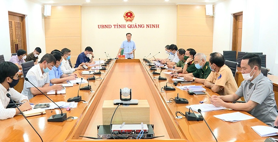 Phó Chủ tịch UBND tỉnh Bùi Văn Khắng chủ trì cuộc họp