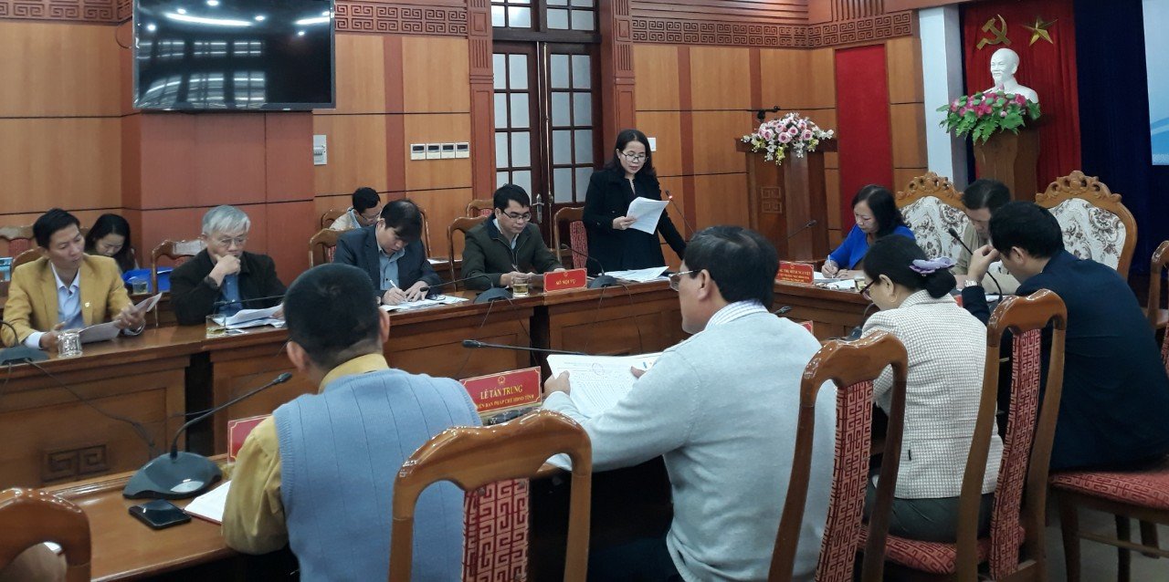 Ban Pháp chế HĐND tỉnh Quảng Nam làm việc với Sở Nội vụ về các nội dung trình Kỳ họp thứ 21, HĐND tỉnh Khóa IX  Ảnh: Châu Trân
