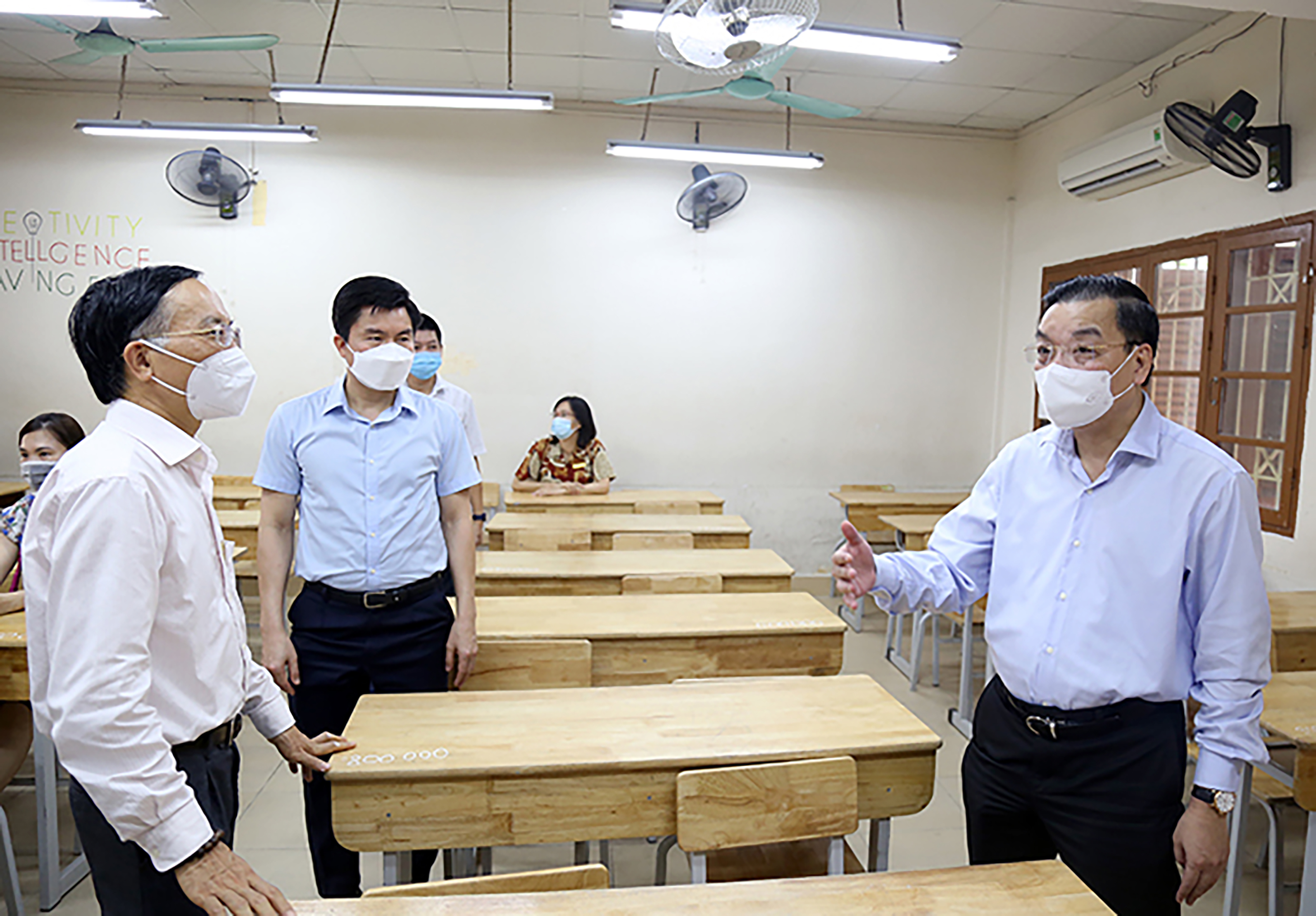 	Chủ tịch UBND thành phố Chu Ngọc Anh kiểm tra công tác phòng, chống dịch Covid-19 và công tác tổ chức kỳ thi vào lớp 10 tại Trường THPT Kim Liên
