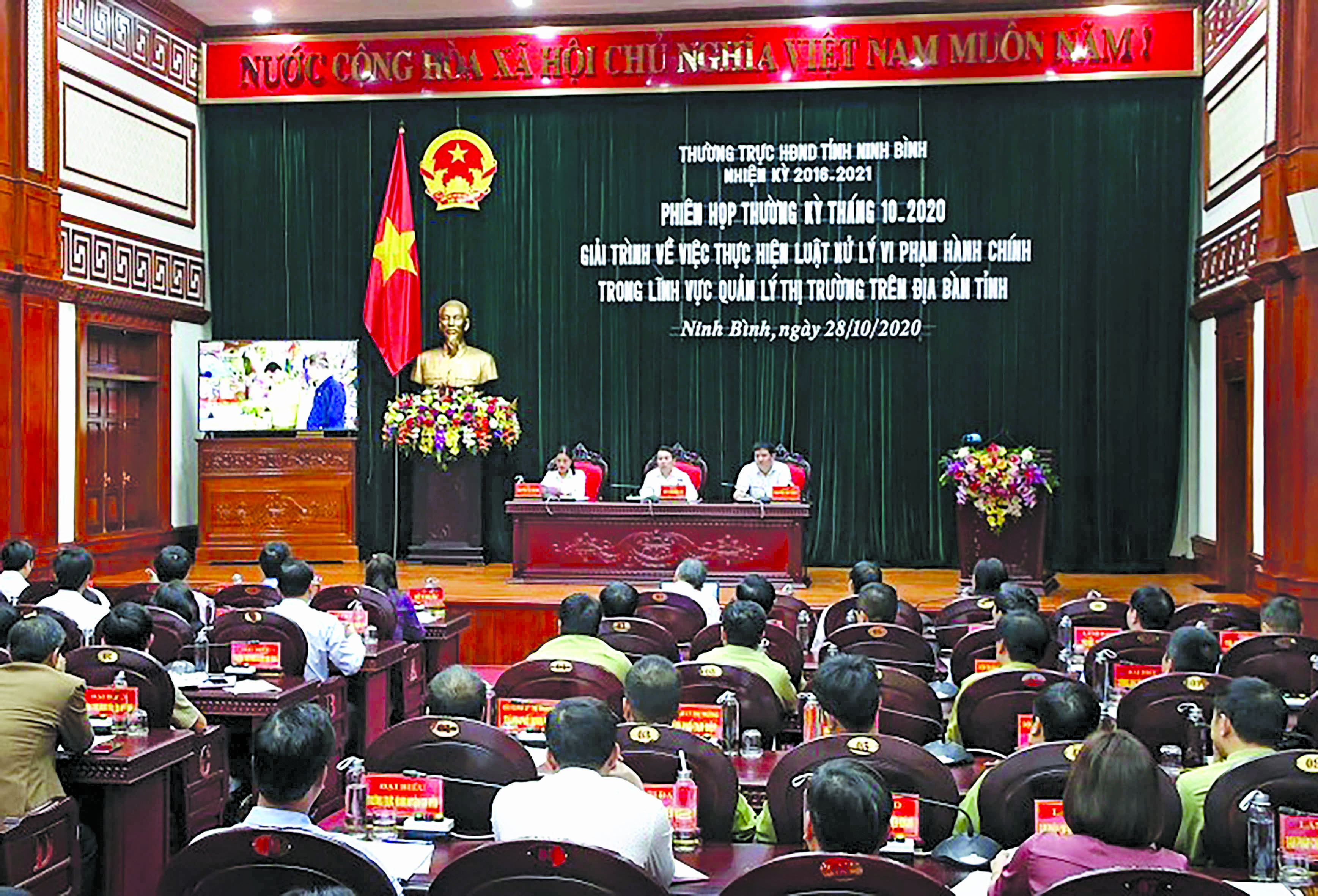 Thường trực HĐND tỉnh Ninh Bình tổ chức phiên giải trình về việc thực hiện Luật Xử lý vi phạm hành chính trong lĩnh vực quản lý thị trường trên địa bàn tỉnh Ảnh: Thùy Dương