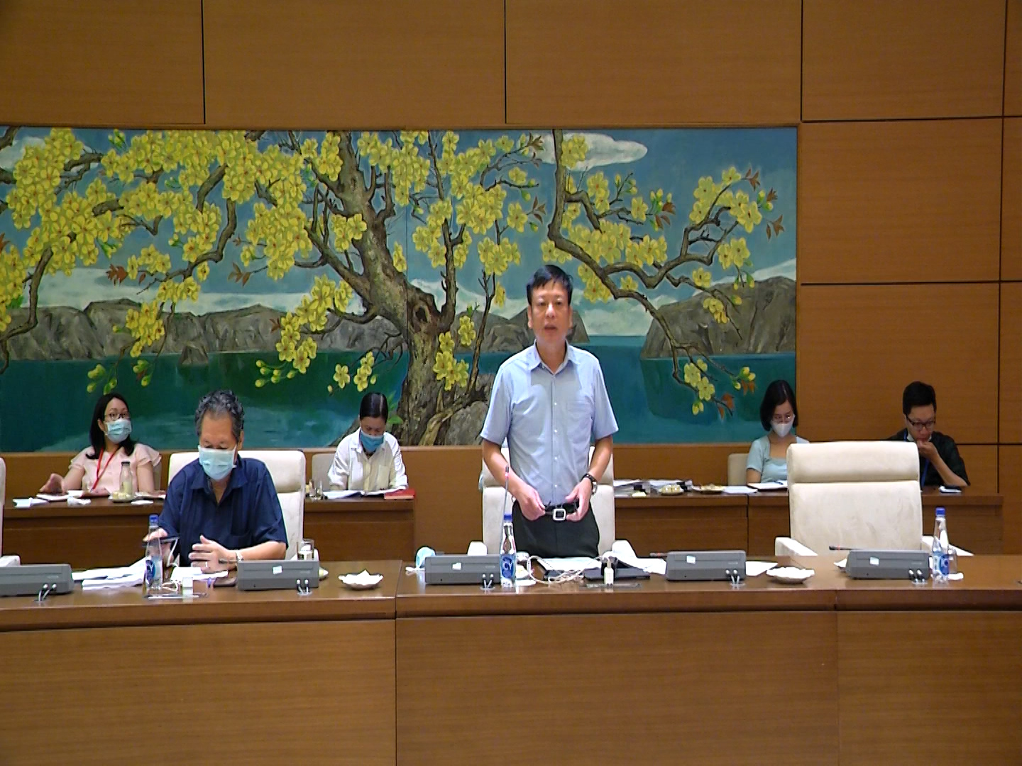 Phó Chủ nhiệm Ủy ban Pháp luật Nguyễn Trường Giang phát biểu tại cuộc họp Ảnh: Thanh Hải