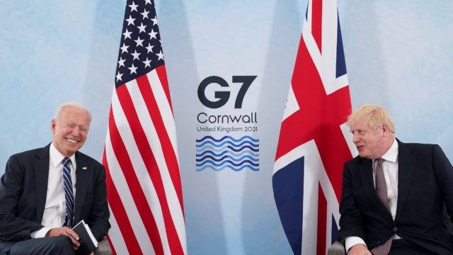 Tổng thống Mỹ Joe Biden và Thủ tướng Anh Boris Johnson gặp song phương trước khi tham dư Hội nghị Thượng đỉnh G7 tại Cornwall, Anh - Reuters