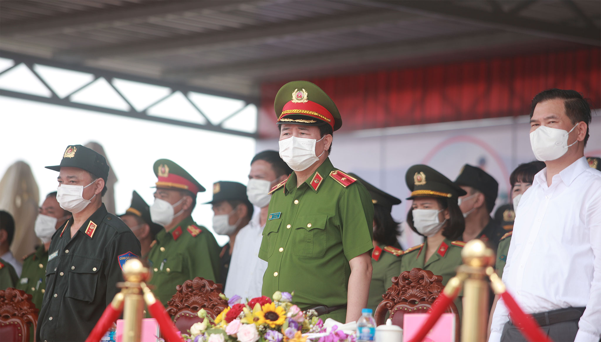 Thứ trưởng Bộ Công an Thiếu tướng Lê Quốc Hùng dự và chỉ đạo Lễ Bế giảng