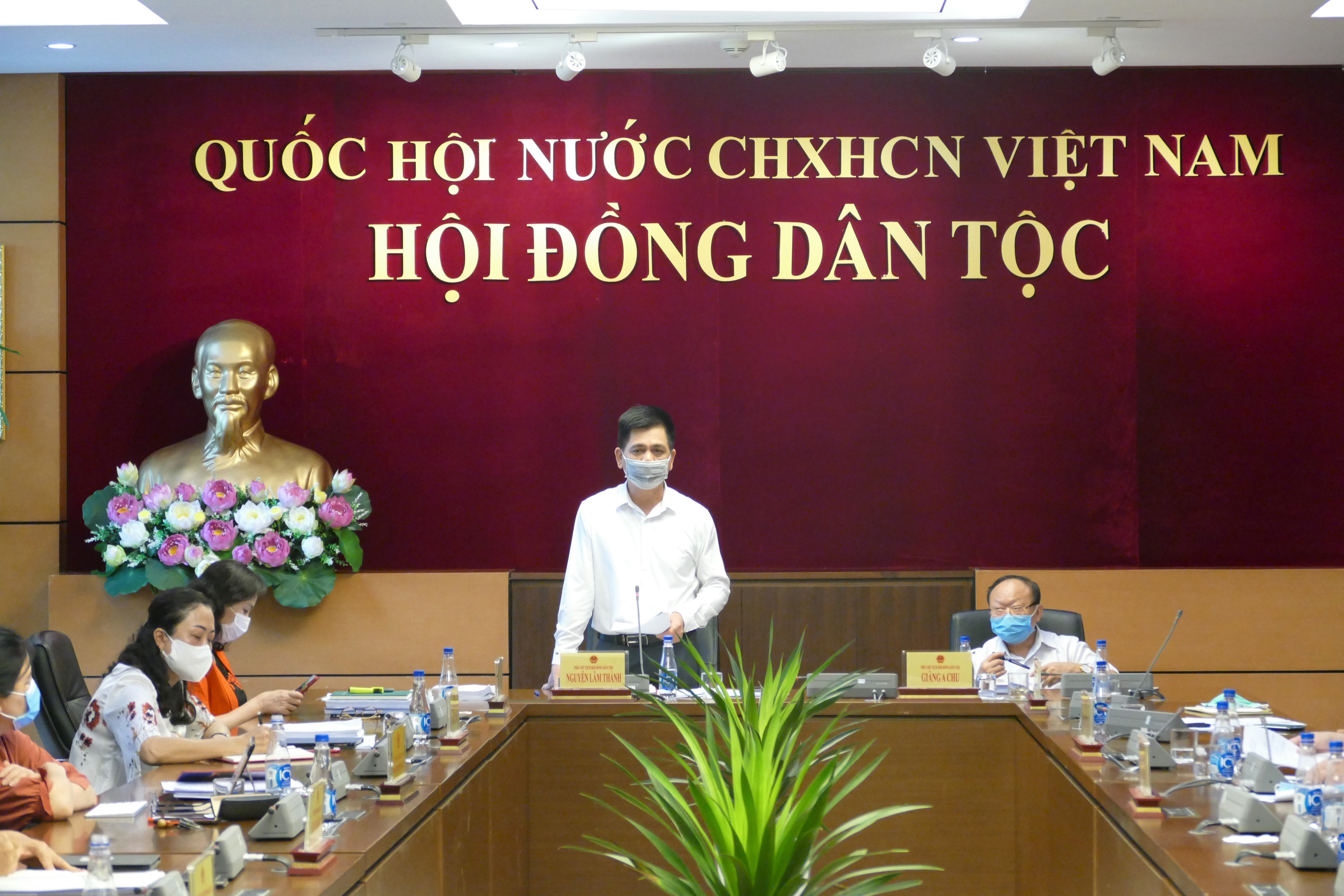 Phó Chủ tịch Hội đồng Dân tộc Nguyễn Lâm Thành phát biểu tại Hội nghị