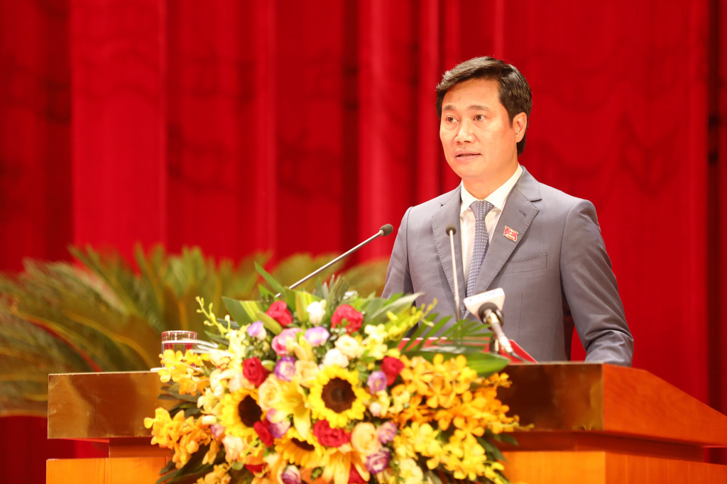Chủ tịch UBND tỉnh Nguyễn Tường Văn phát biểu nhận nhiệm vụ 
