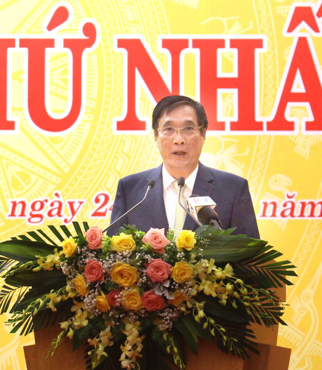 Chủ tịch HĐND tỉnh Bùi Minh Châu phát biểu khai mạc Kỳ họp