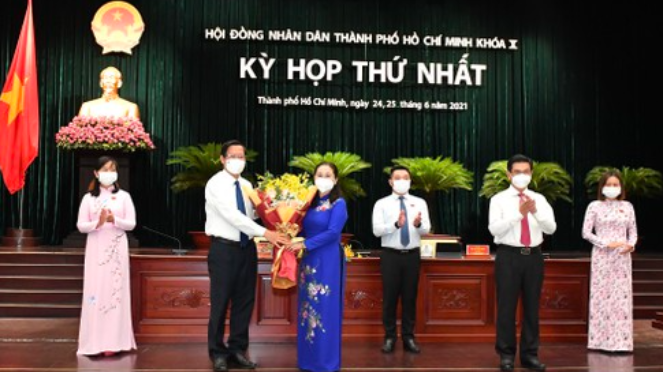 	Uỷ viên Bộ Chính trị, Bí thư Thành uỷ Nguyễn Văn Nên phát biểu tại kỳ họp