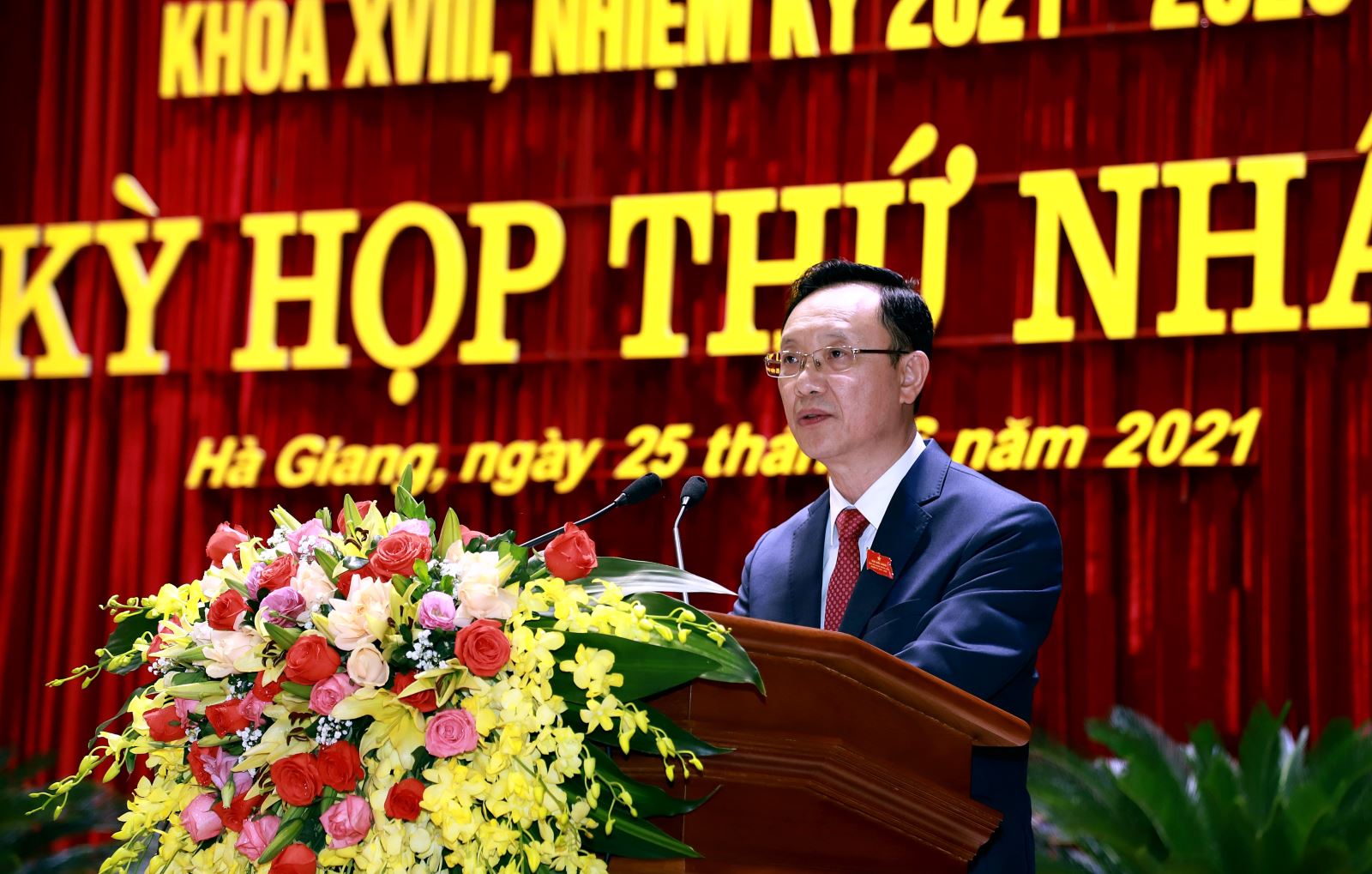 Phó Bí thư Thường trực Tỉnh ủy, Chủ tịch HĐND tỉnh Khóa XVIII Thào Hồng Sơn phát biểu nhận nhiệm vụ