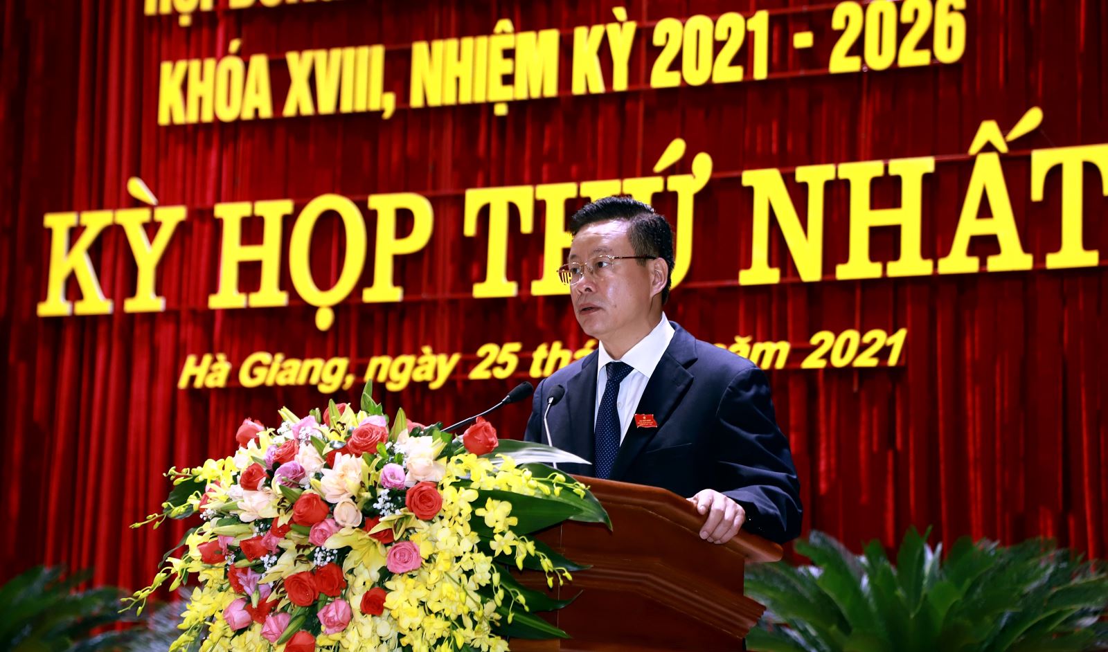 Phó Bí thư Tỉnh ủy, Chủ tịch UBND tỉnh nhiệm kỳ 2021-2026 Nguyễn Văn Sơn phát biểu tại kỳ họp