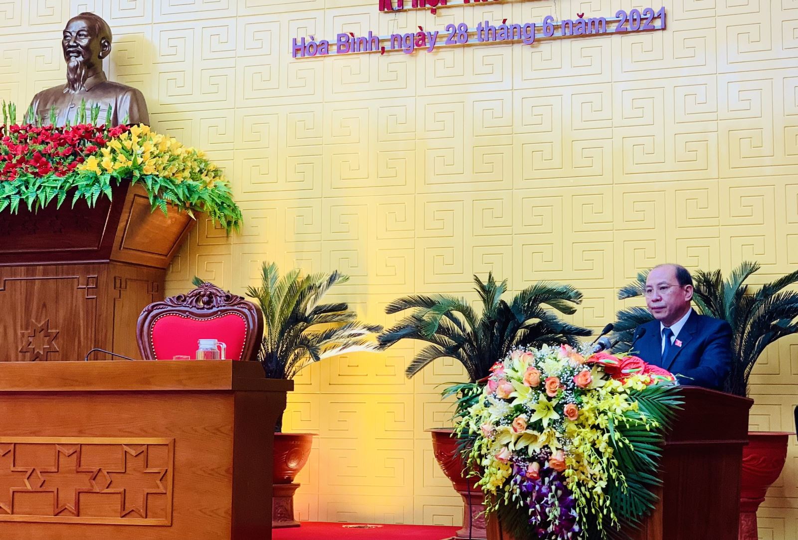 Phó Bí thư Thường trực Tỉnh ủy, Chủ tịch HĐND tỉnh Bùi Đức Hinh phát biểu khai mạc kỳ họp
