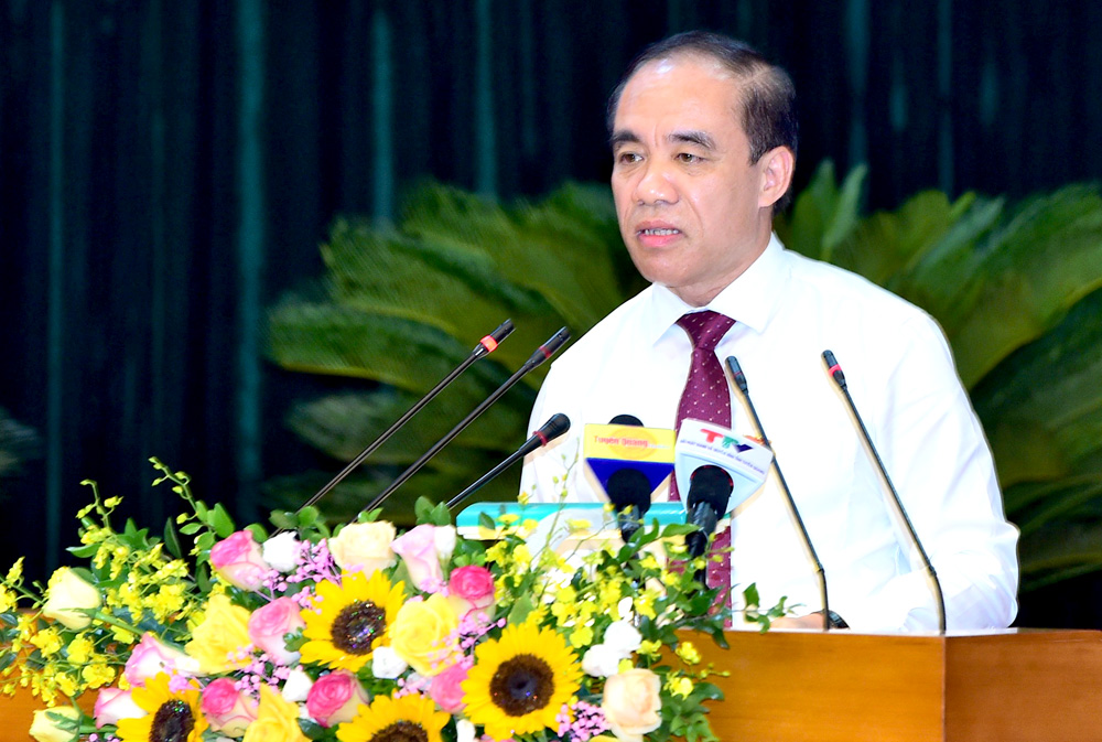 Ủy viên Trung ương Đảng, Bí Thư Tỉnh ủy, Trưởng Đoàn ĐBQH tỉnh Chẩu Văn Lâm phát biểu chỉ đạo tại kỳ họp.