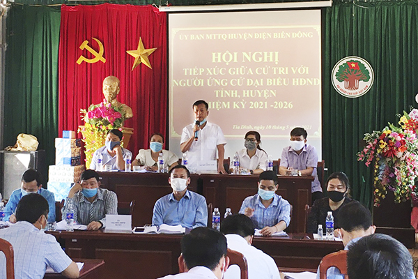 Các ứng cử viên đại biểu HĐND tỉnh Điện Biên nhiệm kỳ 2021 - 2026 TXCT vận động bầu cử tại huyện Điện Biên Đông - ẢNH LÊ HÙNG