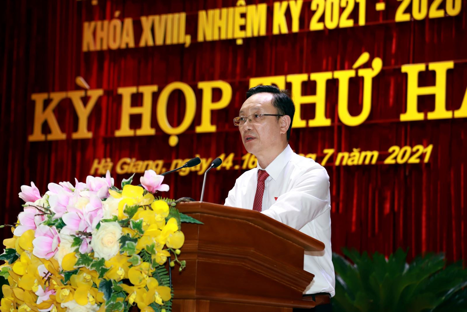 Phó Bí thư Thường trực Tỉnh ủy, Chủ tịch HĐND tỉnh Thào Hồng Sơn phát biểu khai mạc kỳ họp