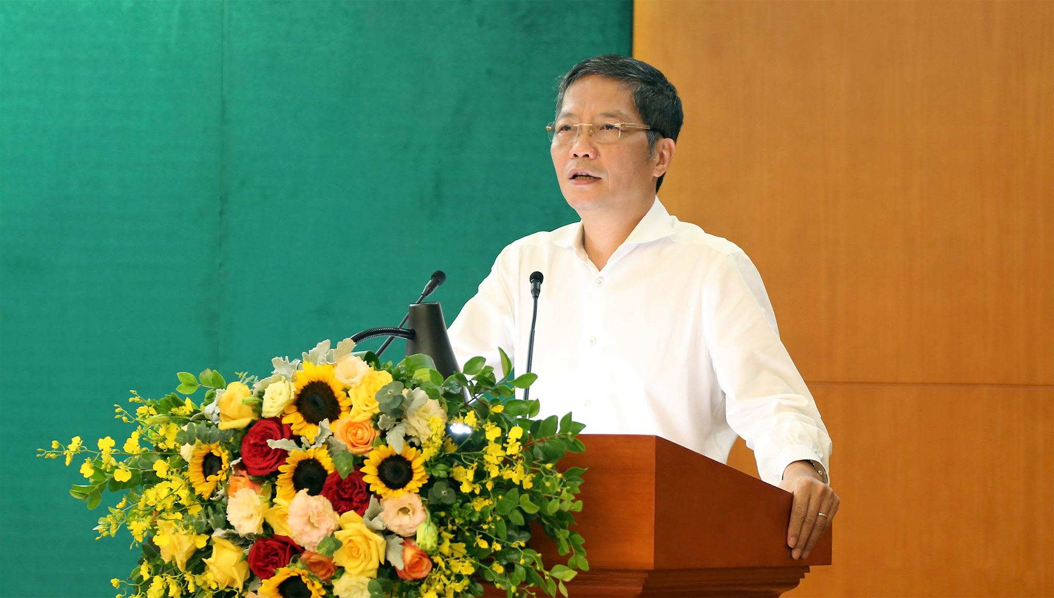 Ủy viên Bộ Chính trị, Trưởng Ban Kinh tế Trung ương Trần Tuấn Anh chủ trì Hội nghị.