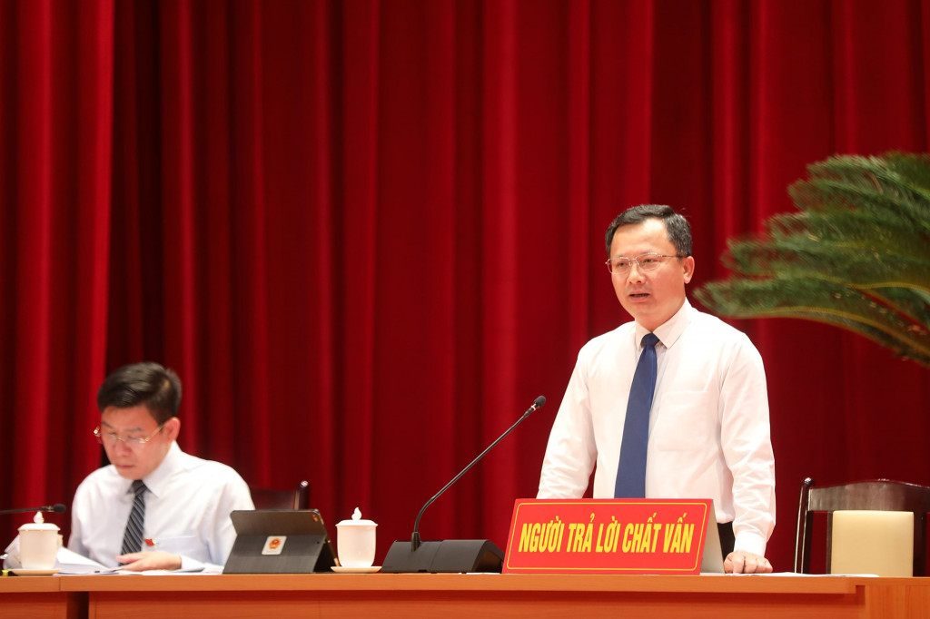 	Phó Chủ tịch Thường trực UBND tỉnh Cao Tường Huy trả lời các vấn đề đại biểu quan tâm - ảnh: Q.M.G