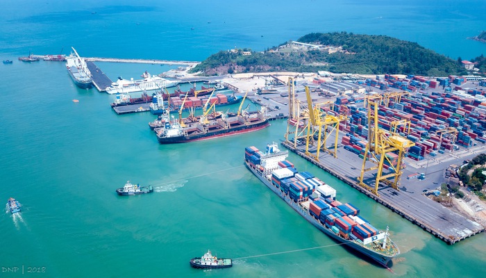 Để hướng dẫn phương tiện ra vào cảng trong khu vực áp dụng Chỉ thị 16/CT-TTg, Cục Hàng hải Việt Nam đã ban hành văn bản gửi tới các doanh nghiệp cảng