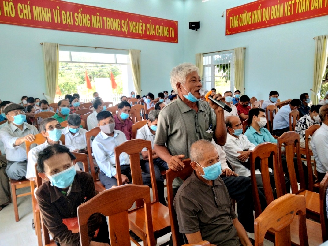 Cử tri huyện Vạn Ninh gửi tâm tư, nguyện vọng đến các ứng cử viên ĐBQH Khóa XV, đơn vị bầu cử số 1 tỉnh Khánh Hòa - ẢNH VŨ NGUYÊN