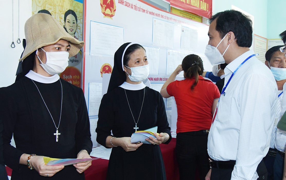 	Các nữ tu giáo xứ Chân Thành đi bỏ phiếu tại khu vực bỏ phiếu số 5, xã Thạch Trung, TP Hà Tĩnh, tỉnh Hà Tĩnh - Nguồn: btgcp.gov.vn