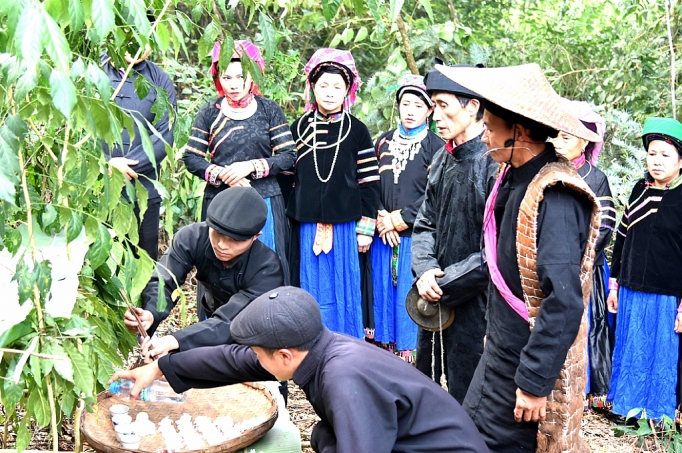 	Lễ cúng thần rừng mang theo niềm tin tâm linh của người Pu Péo
