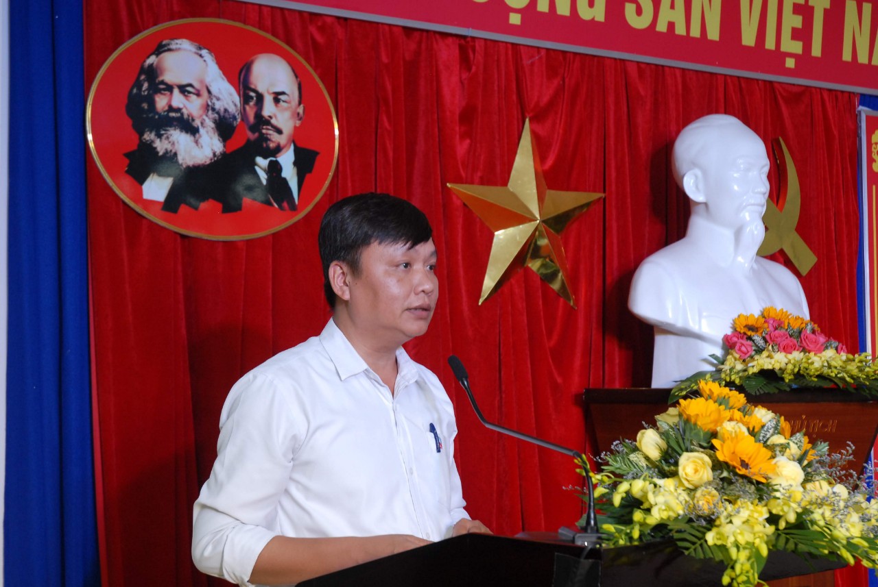 	Bí thư Đảng bộ DII Nguyễn Quốc Huy phát biểu tại cuộc họp