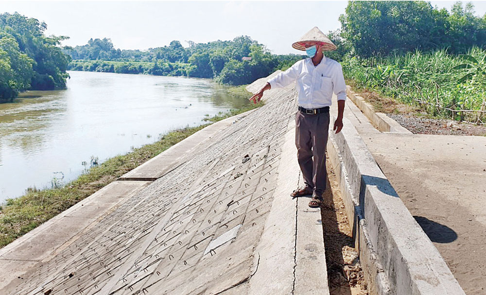 Công trình kè chống xói lở bờ sông Cầu bảo vệ khu dân cư xã Bảo Lý và Đào Xá có chiều dài 1.200m vừa được hoàn thành và đưa vào sử dụng, góp phần khắc phục tình trạng sạt lở bờ sông.